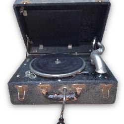 Antique Birch Boetsch Bros. Portable Hand Crank Phonograph Record Player