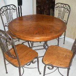 Oak Kitchen Table w/4 Chairs & Leaf  42x30 inches