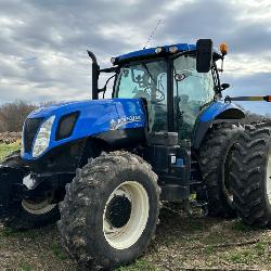 NH T7250 Tractor, Cab, 1315 Hours, 4x4, 4 Remotes, 10 Front Weights, 420/85R28 Fronts, 480/80R42 Duals SN ZDBZ15911