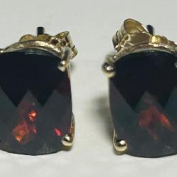 14KT YELLOW GOLD GARNET EARRINGS 1.50 GRS