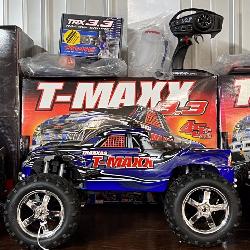 #901 Traxxas T-Maxx 3.3 45+ MPH RC Monster Truck with Box, controller, etc.