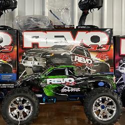 #906 Revo 3.3 45+ MPH RC Monster Truck with Box with Box, controller, etc.