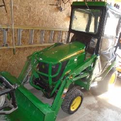 JD 1025R TRACTOR