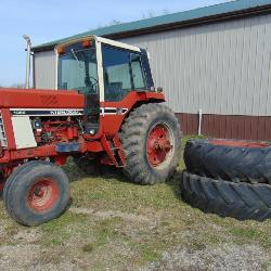 IH 1086 tractor