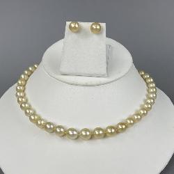 14K Graduated Pearl Necklace and Earrings