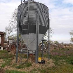 galvanized feed bin - approx 12 Ton