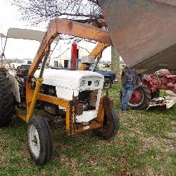 David Brown 880 tractor w/ loader, bucket, spear