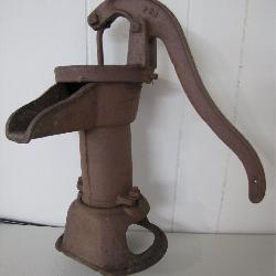 Vintage/Antique Cast Iron Farm Hand Water Pump