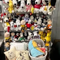 Large lots of Snoopy stuffed animals 