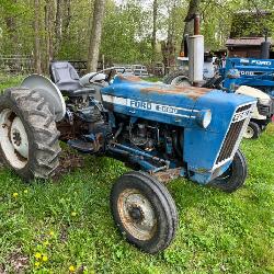  Ford 2600 WF Tractor