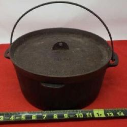 10in. Wagnerware Sidney Cast Iron Dutch Oven