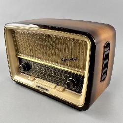 German Telefunken Gavotte Tabletop Tube Radio
