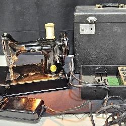Vintage #222-1 Singer Featherweight Sewing Machine