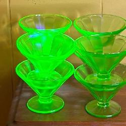 Uranium custard glasses