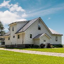 5 Bedroom home w/ numerous outbuildings