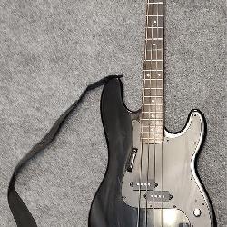 Silvertone SSLB-11/BK 4-String Bass Guitar