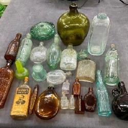 COLLECTION EARLY JARS AND BOTTLES 