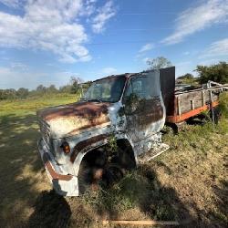 1980 CHEVROLET CUSTOM DELUXE V8-70 TRUCK FLATBED , HAS DUMP LIFT , FAMILY STATES THEY HAVENT DRIVEN 