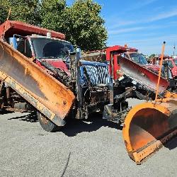 2004 International 7400 DT530 4x2 Plow Truck, VIN 1HTWDADR45J036789, Mileage Showing On Odometer 481