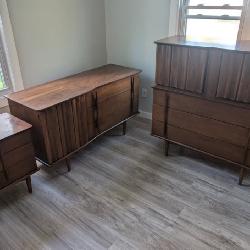 Mid-century modern bedroom furniture