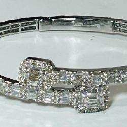 10KT WHITE GOLD 5.15CT DIAMOND BANGLE BRACELET