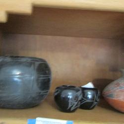 Indian pottery qty 4 - BLACK ARE CEDAR MESA QTY X $$ SM BLACK - 2