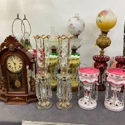 COLLECTION PARLOR LAMPS, LUSTER, CLOCKS 