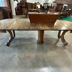 Round Oak Table w/8 Leaves