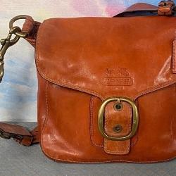 510 - COACH LEATHER SHOULDER BAG