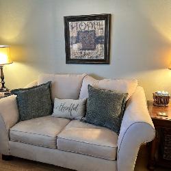 Loveseat 