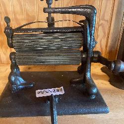 Universal Fluter for Fancy Ironing on Cuffs or Collars