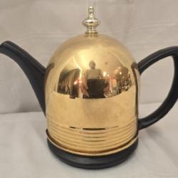 Ceramic teapot