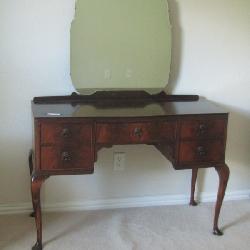 Beautiful VINTAGE Vanity ( 43W X 30H X 18D) 5 DRAWERS with ORNATE Mirror - Mint condition