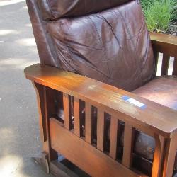 ARTS & CRAFT MISSION STYLE Brown Leather Chair reclines, very comfy
