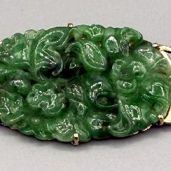 Lot # : 229 - 14k Carved Floral Jadeite Brooch