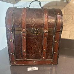 Vintage Style Wooden Trunk Wine Holder