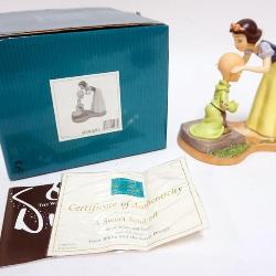 1036	WALT DISNEY CLASSIC COLLECTIONS, SNOW WHITE AND THE SEVEN DWARFS, *A SWEET SENDOFF* APPROXIMATELY 61/2  IN H