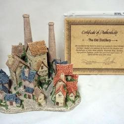 1174	SIGNED BY DAVID WINTER HAND PAINTED COTTAGE THE OLD DISTERILLERY WITH COA