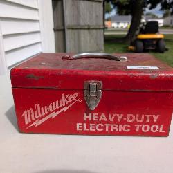 Milwaukee Heavy-Duty Tool Box
