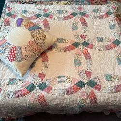 Vintage Double Wedding Ring Quilt & Pi
