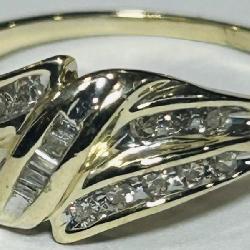 10KT YELLOW GOLD DIAMOND RING 2.10GRS