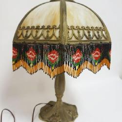 1031	PARLOR LAMP W/SLAG GLASS SHADE & HANGING BEADED FRINGE ON AN ART NOUVEAU BASE, APPROXIMATELY 22 IN HIGH