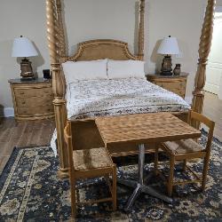 King Poster Bedroom Set