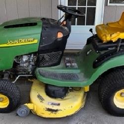 John Deere Lawnmower 