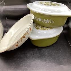 2 Dinnerware Dishes with 1 Glass Lid- Each 1.5 QT