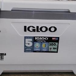 Igloo Wht.Mnscpe Gry.Wht.Blk 100-Quart Insulated Marine Cooler