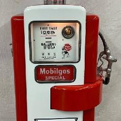 Wayne Model 60 Mobilgas Special Gasoline Pump with Pegasus Globe