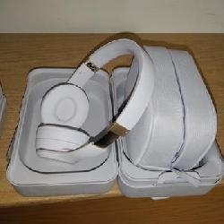 Beats Solo 4 Bluetooth Wireless On-Ear Headphones 