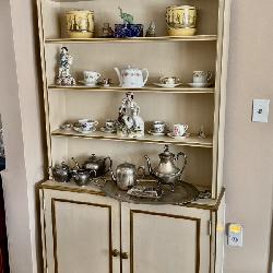 French Provincial Curio/Hutch 