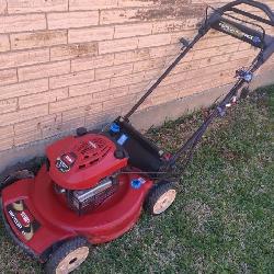 Toro Self Propelled Lawn Mower with Electric Start – Runs